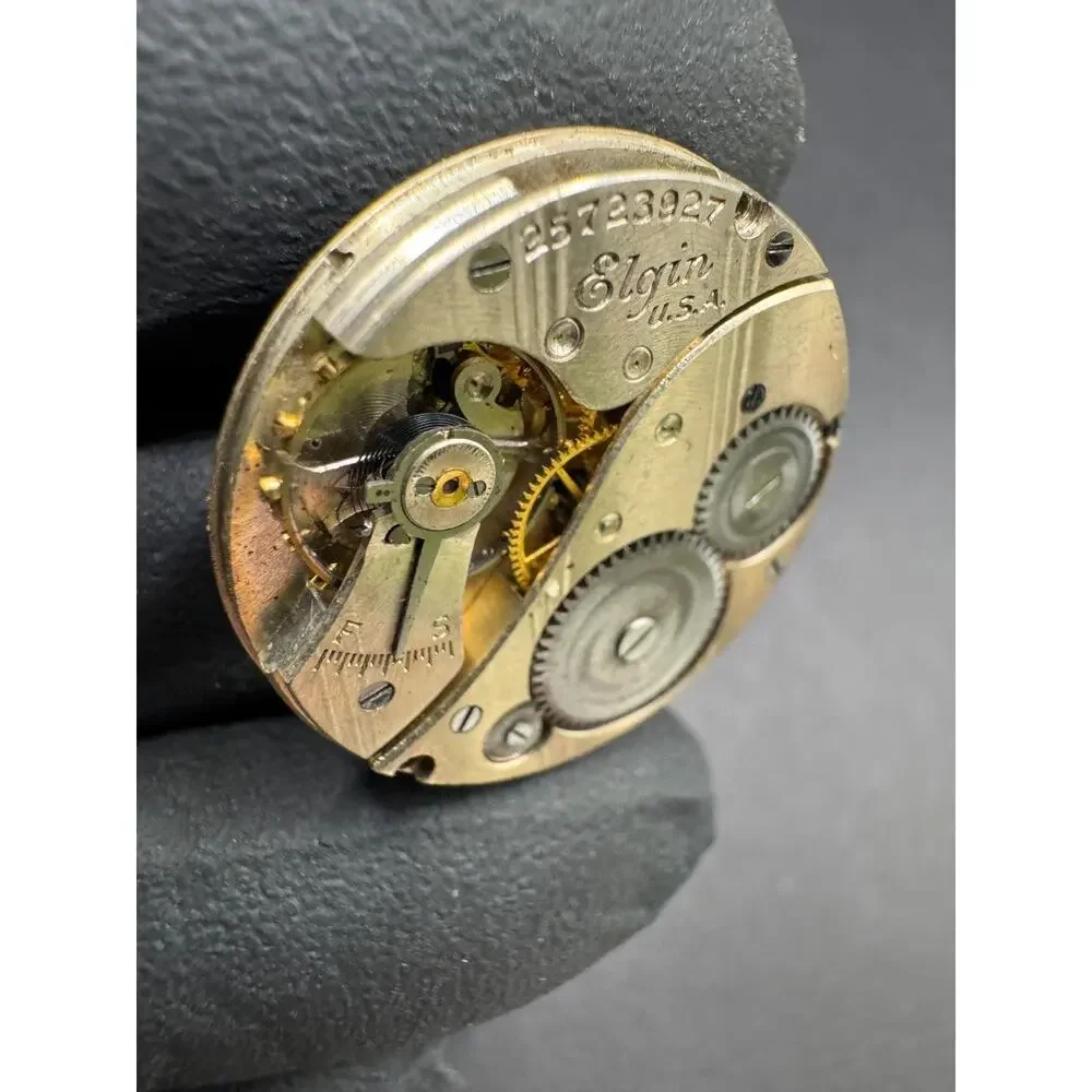 Vintage Elgin Pocket Watch Movement Gold Tone 14.9MM For Parts/Repair